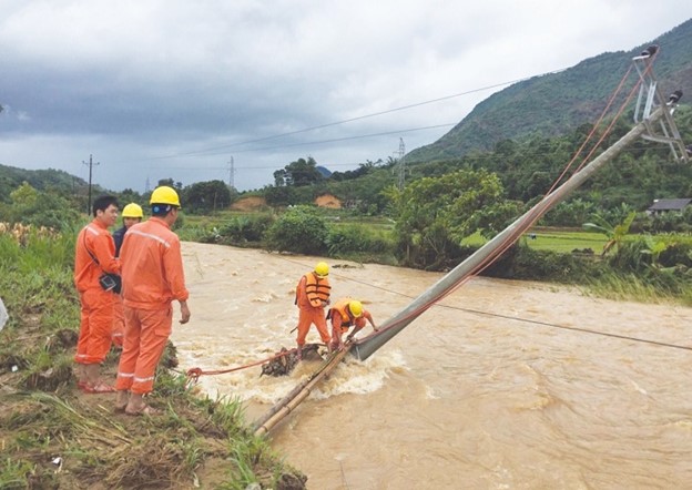 Mưa bão gây ra nhiều nguy hại với lưới điện